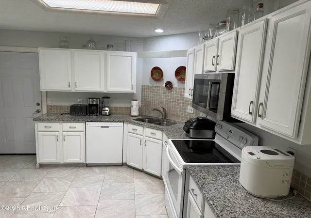 5th image of 11051 Sky Lark Dr, Jacksonville, FL 32257 | MLS# 2138550