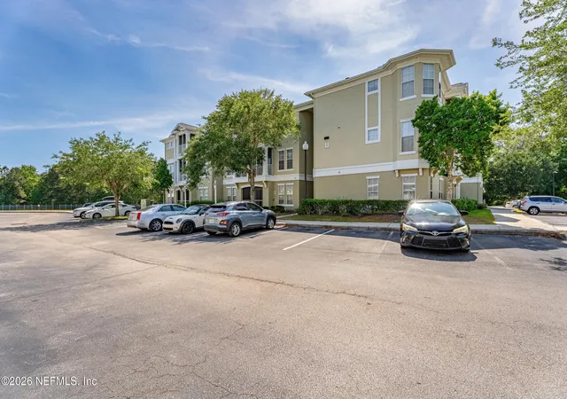 Homes for sale in Jacksonville, FL | 8290 Gate Parkway, Jacksonville, FL 32216 | Houzeo