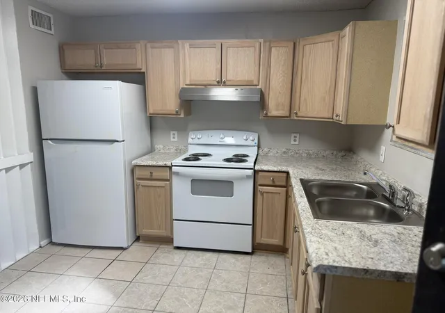 4th image of 5120 Westchase Ct, Jacksonville, FL 32210 | MLS# 2139464