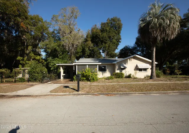 1st image of 465 Se Palmetto Ave, Keystone Heights, FL 32656 | MLS# 2144818