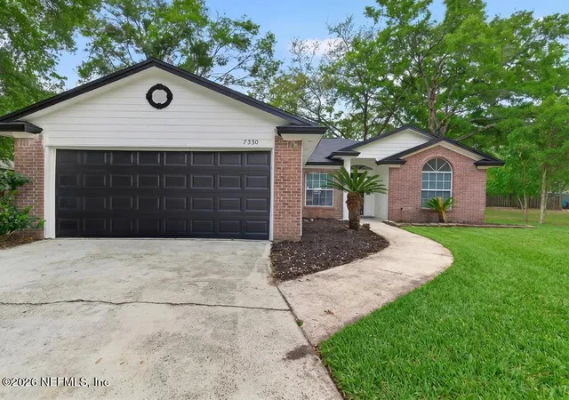 Homes for sale in Jacksonville, FL | 7530 Fawn Lake Dr S, Jacksonville, FL 32256 | MLS# 2140430