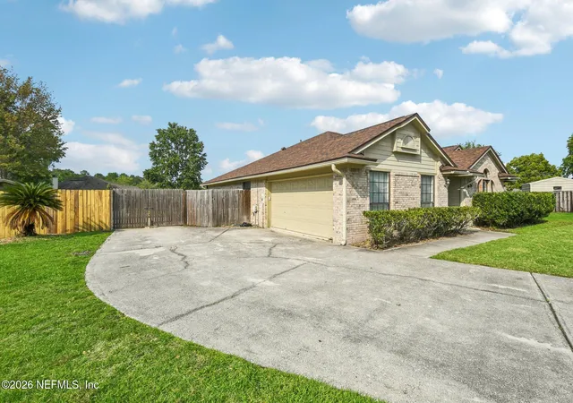 3rd image of 2482 Glow Wood Ct, Middleburg, FL 32068 | MLS# 2143492