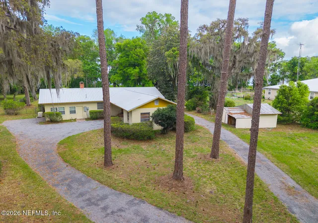 Photo 4 of Single family home for sale at 202 Saint Johns Dr, Palatka, FL 32177 | MLS# 2140027 | Listing updated on 2026-07-13