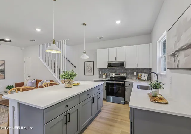 Photo 1 of Single family home for sale at 2413 Jerusalem St, Jacksonville, FL 32207 | MLS# 2140648 | Listing updated on 2026-10-18