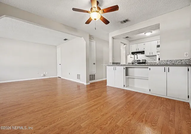 4th image of 4226 Loys Dr, Jacksonville, FL 32246 | MLS# 2141185