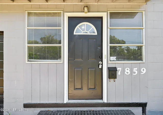 4th image of 7859 Denham Rd W, Jacksonville, FL 32208 | MLS# 2140493