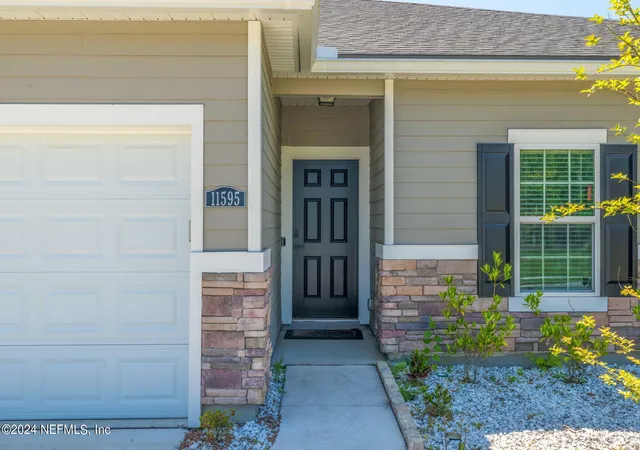 2nd image of 11595 Dunns Crossing Dr, Jacksonville, FL 32218 | MLS# 2142637