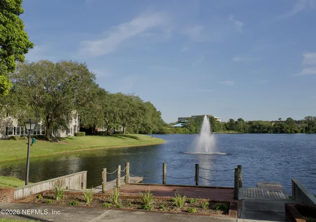 2nd image of 10000 Gate Pkwy, Jacksonville, FL 32246