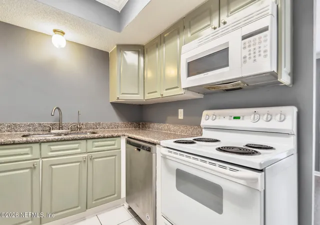 Listing Photo 5 - Condo for sale in building located at 3916 Corrida Ct, Jacksonville, FL 32217 - Unit #8