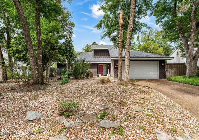 3rd image of 1826 Tierra Verde Dr, Atlantic Beach, FL 32233 | MLS# 2141793