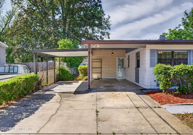 4th image of 7638 Crest Dr N, Jacksonville, FL 32221 | MLS# 2142116