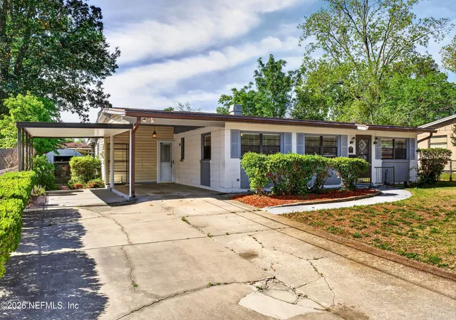 5th image of 7638 Crest Dr N, Jacksonville, FL 32221 | MLS# 2142116