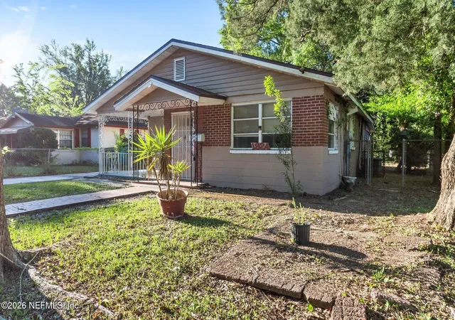 2nd image of 1824 W 10th St, Jacksonville, FL 32209 | MLS# 2142148