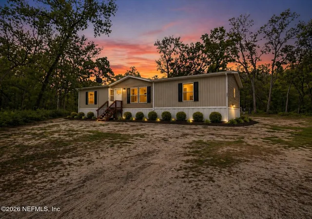 Photo 2 of Manufactured home for sale at 121 Janet Dr, Palatka, FL 32177 | MLS# 2142318 | Listing updated on 2026-10-19
