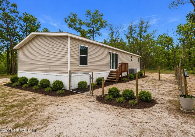 Photo 3 of Manufactured home for sale at 121 Janet Dr, Palatka, FL 32177 | MLS# 2142318 | Listing updated on 2026-10-19