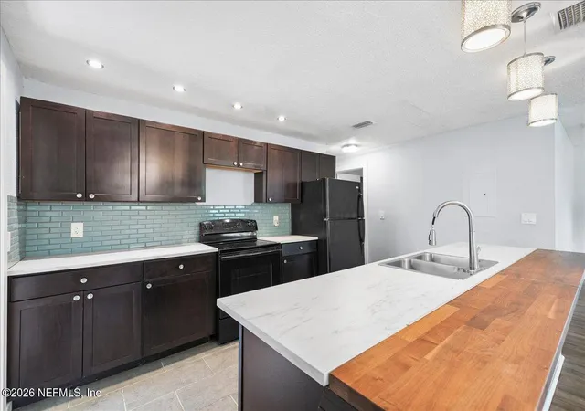 Photo 2 of Sale Pending at 5068 Andrew Robinson Dr, Jacksonville, FL 32209 | MLS# 2146543 | Listing updated on 2026-09-15