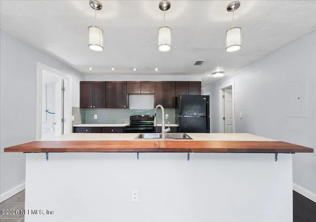 Photo 3 of Sale Pending at 5068 Andrew Robinson Dr, Jacksonville, FL 32209 | MLS# 2146543 | Listing updated on 2026-09-15