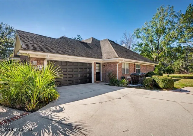 Photo 3 of Single family home for sale at 586 Thornwood Ln, Orange Park, FL 32073 | MLS# 2143231 | Listing updated on 2026-06-10