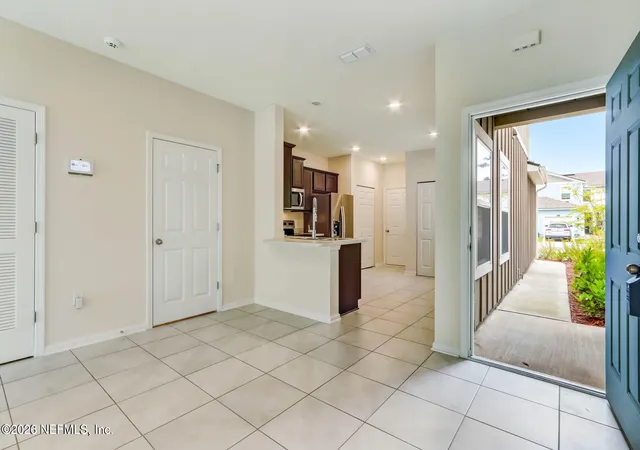 3rd image of 832 Observatory Pkwy, Jacksonville, FL 32218 | MLS# 2143193
