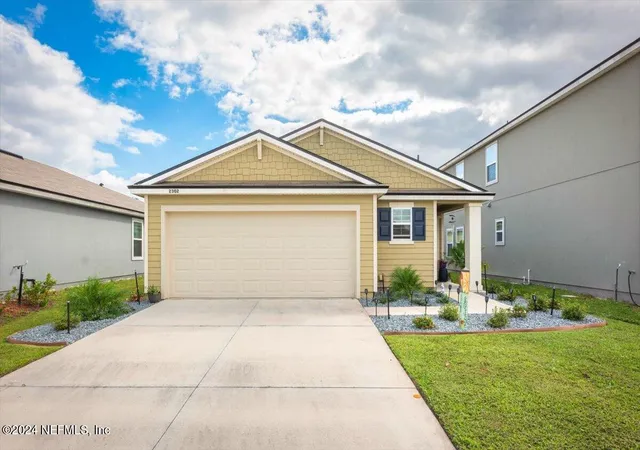 Photo 1 of Sale Pending at 2302 Falling Star Ln, Green Cove Springs, FL 32043 | MLS# 2143780 | Listing updated on 2026-10-07