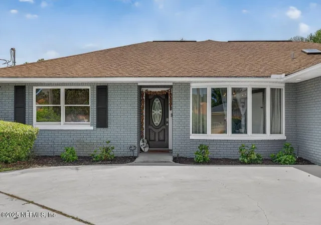 Photo 3 of Single family home for sale at 7 Winterberry Pl, Palm Coast, FL 32164 | MLS# 2144225 | Listing updated on 2026-09-15