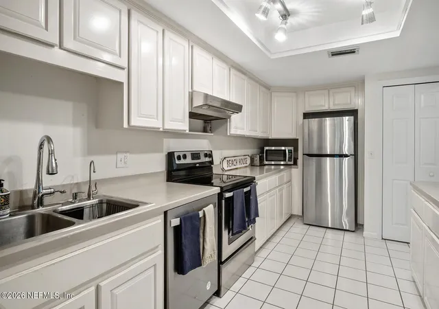 Homes for sale in Jacksonville, FL | 8012 Hollyridge Rd #17, Jacksonville, FL 32256 | MLS# 2144774