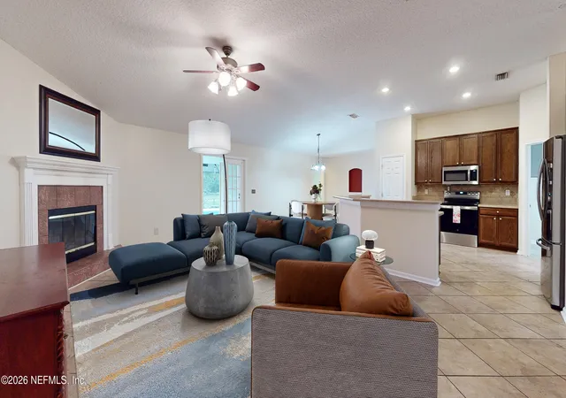 4th image of 4032 Edgeland Trl, Middleburg, FL 32068 | MLS# 2145403