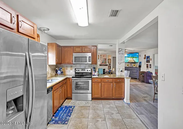 2nd image of 6145 Vasari Dr, Jacksonville, FL 32216 | MLS# 2146127