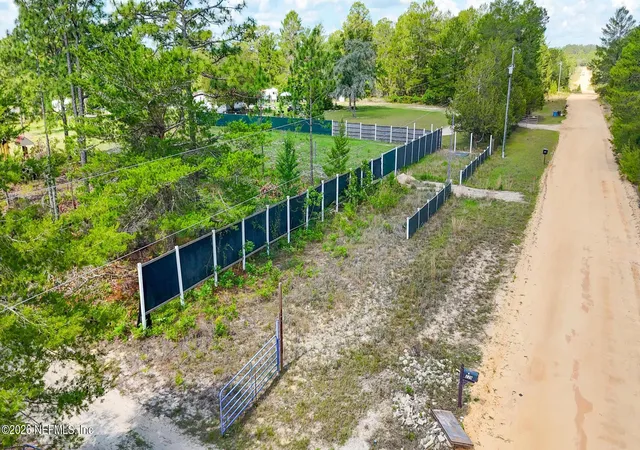 3rd image of 229 Poinciana Dr, Interlachen, FL 32148 | MLS# 2145827