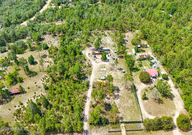 5th image of 229 Poinciana Dr, Interlachen, FL 32148 | MLS# 2145827