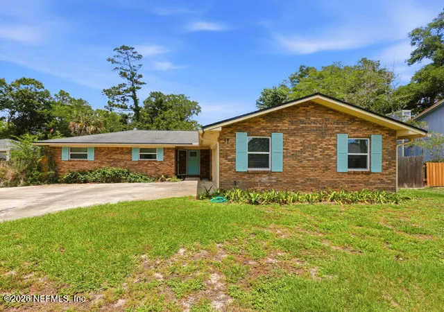 2nd image of 17 Oaks Dr, Jacksonville Beach, FL 32250 | MLS# 2148817