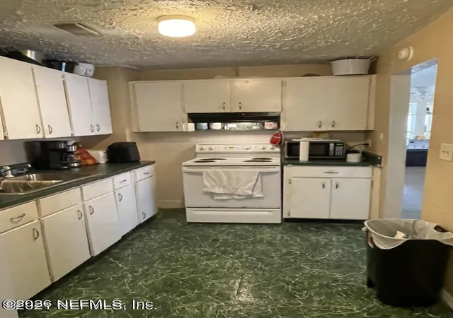 2nd image of 1631 Mcconihe St, Jacksonville, FL 32209 | MLS# 2146357