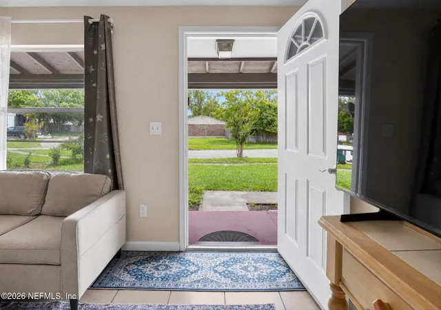 4th image of 10983 Weymouth Cir N, Jacksonville, FL 32246 | MLS# 2147630