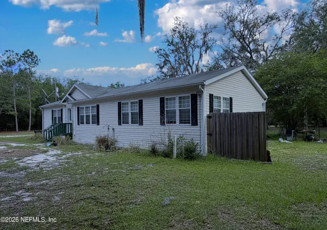 3rd image of 136 Short Pine Rd, Hawthorne, FL 32640 | MLS# 2146691