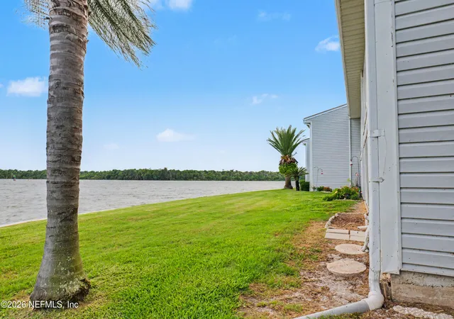 Listing Photo 2 - Condo for sale in building located at 235 River Bend Pl, Welaka, FL 32193 - Unit #