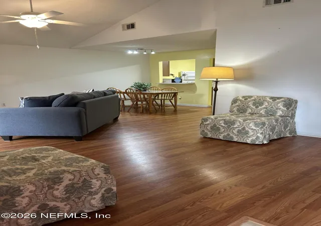 Homes for sale in Jacksonville, FL | 8300 Plz Gate Ln S, Jacksonville, FL 32217