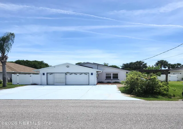 1st image of 4 Chippeway Ct, Palm Coast, FL 32137 | MLS# 2148013