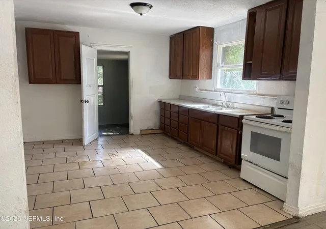 Photo 4 of Single family home for sale at 286 Belfort St, Jacksonville, FL 32204 | MLS# 2147078 | Listing updated on 2026-07-22