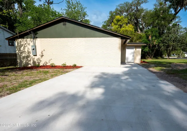 Photo 3 of Single family home for sale at 3508 Trout River Blvd, Jacksonville, FL 32208 | MLS# 2147110 | Listing updated on 2026-09-16