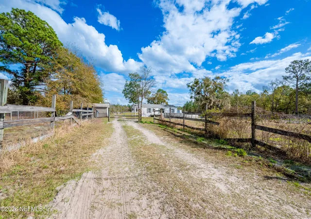 Photo 3 of Manufactured home for sale at 4504 Marilyn Ct, Keystone Heights, FL 32656 | MLS# 2147408 | Listing updated on 2026-09-23