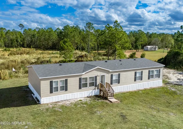 Photo 3 of Manufactured home for sale at 4500 Marilyn Ct, Keystone Heights, FL 32656 | MLS# 2147435 | Listing updated on 2026-09-12