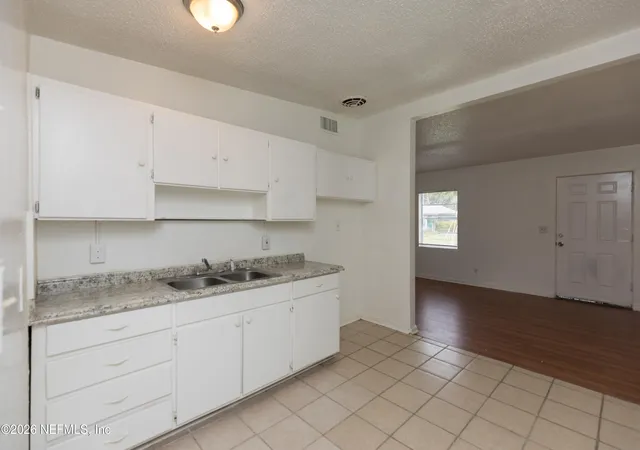 Photo 3 of Single family home for sale at 5601 Pansy Ln, Jacksonville, FL 32209 | MLS# 2147754 | Listing updated on 2026-09-07