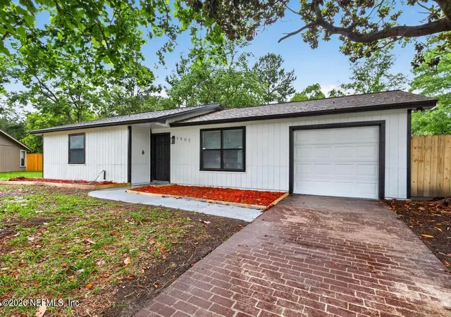 Photo 1 of Single family home for sale at 1807 Shannon Lake Dr, Middleburg, FL 32068 | MLS# 2147649 | Listing updated on 2026-07-15