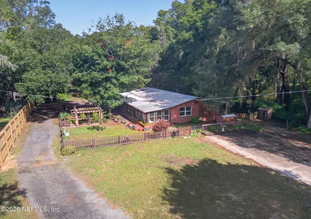 Homes for sale in Hawthorne, FL | 505 N State Road 21, Hawthorne, FL 32640 | MLS# 2147728
