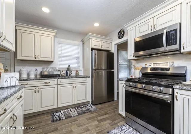 3rd image of 325 Chestnut Dr, Jacksonville, FL 32208 | MLS# 2147969