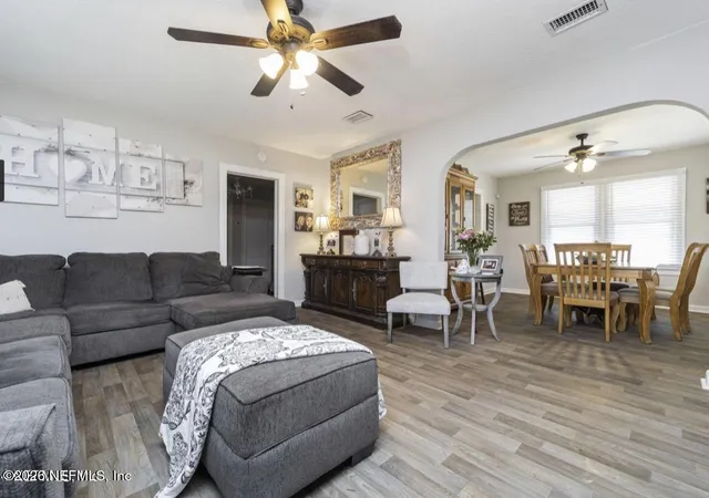 5th image of 325 Chestnut Dr, Jacksonville, FL 32208 | MLS# 2147969
