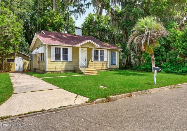 Photo 2 of Sale Pending at 385 Duray Ct, Jacksonville, FL 32208 | MLS# 2148344 | Listing updated on 2026-08-11