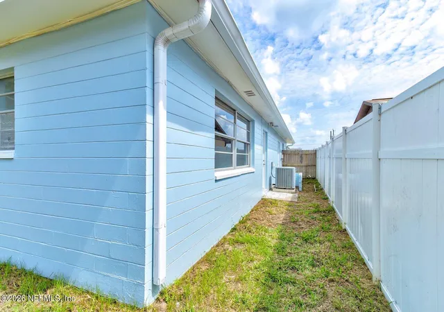 Photo 2 of Sale Pending at 129 Holland Rd, Ormond Beach, FL 32176 | MLS# 2148471 | Listing updated on 2026-06-15