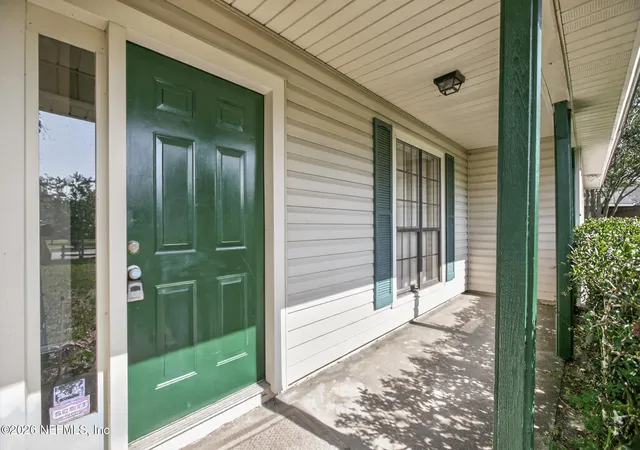 Photo 3 of Sale Pending at 9733 N Peabody Dr, Jacksonville, FL 32221 | MLS# 2149157 | Listing updated on 2026-08-21