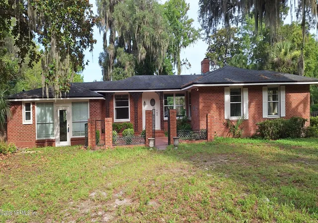 Photo 3 of Sale Pending at 1900 E Holly Oaks Lake Rd, Jacksonville, FL 32225 | MLS# 2149218 | Listing updated on 2026-09-01